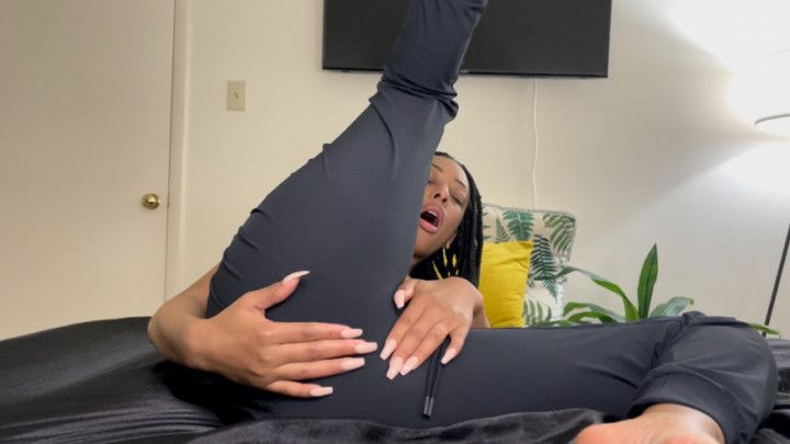 College Girl Masturbates in Windpants