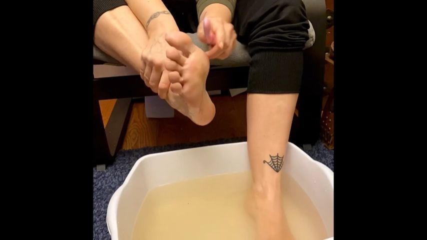 Diy pedicure timelapse