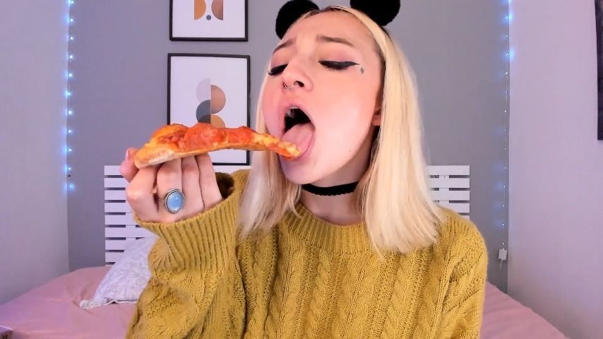 Eating some pizza