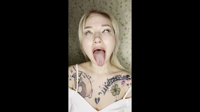 Ahegao from tattooed blonde. Tongue