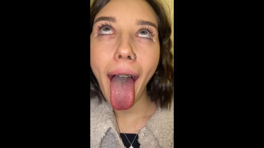 Ahegao and gag reflex from brunette