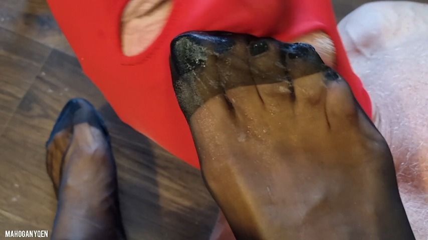 A Sucker for Ebony Feet &amp; Nylons