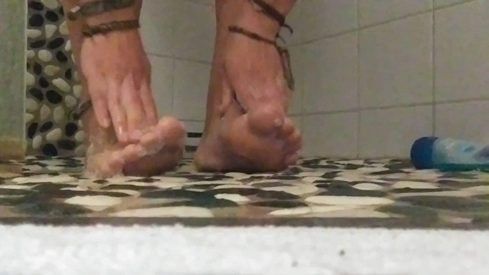 Leonie - Soapy feet in the shower