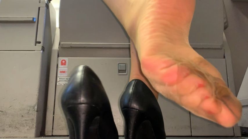 Cabin Crew In Pantyhose FullClip