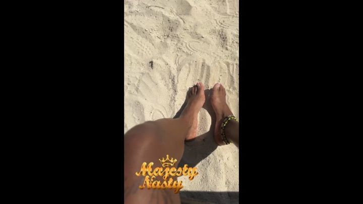 sandy toes