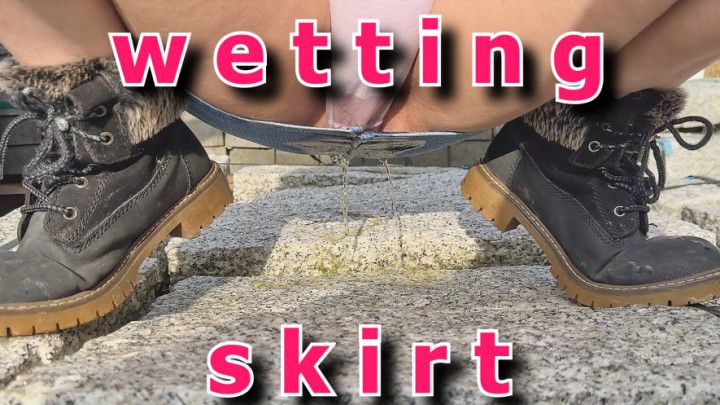 Very hot pissing through jeans skirt