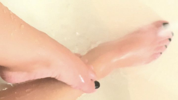 NSFW - Feet, Legs, and Pussy in the Bath