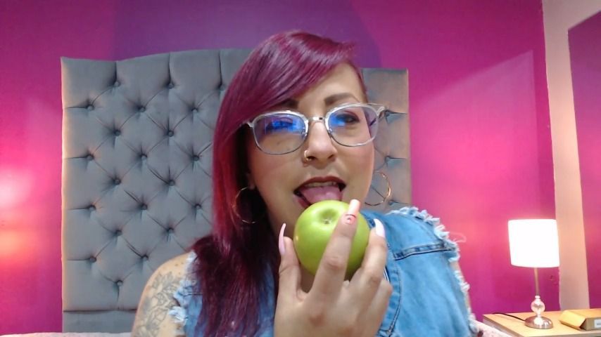 Iza Cruz - Sexy apple