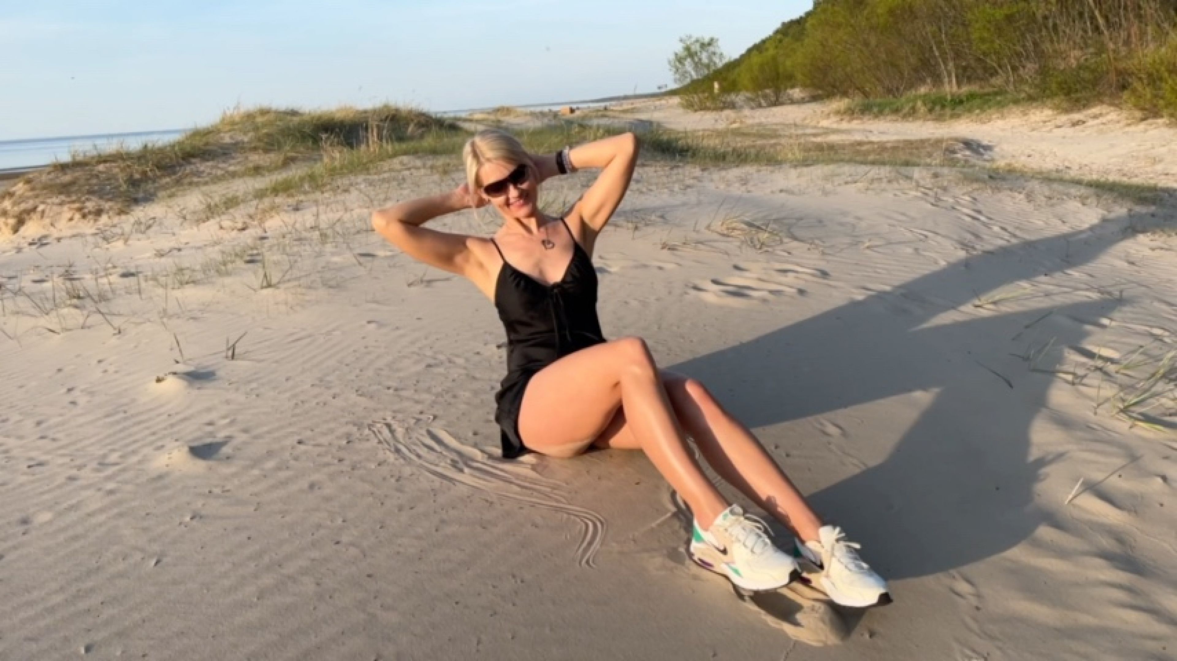 Hot naked DIVA ANGEL play with sand's in wild Beach