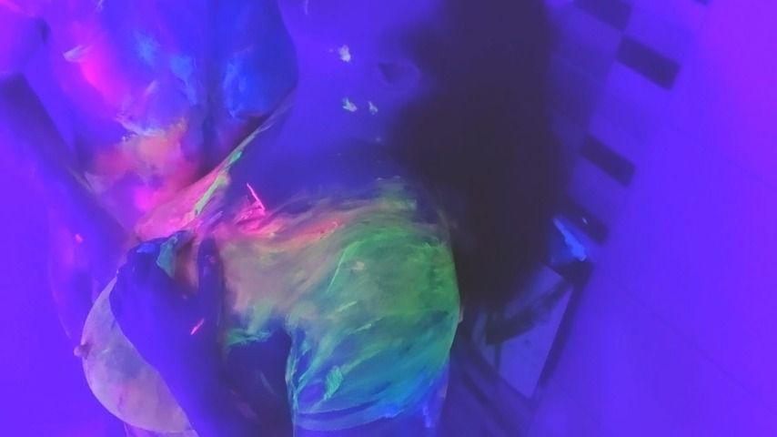 NAKED UV BODY PAINTING COUPLE