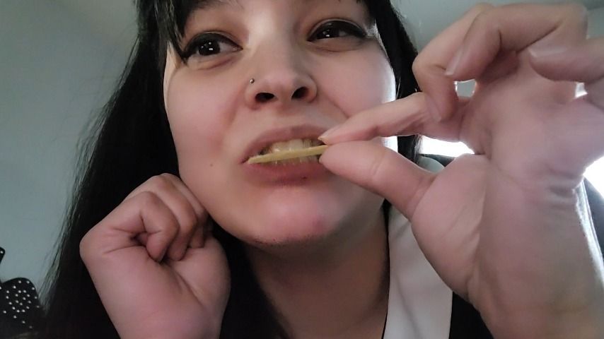 Crunchy wasabi crisps- Stuffing my face