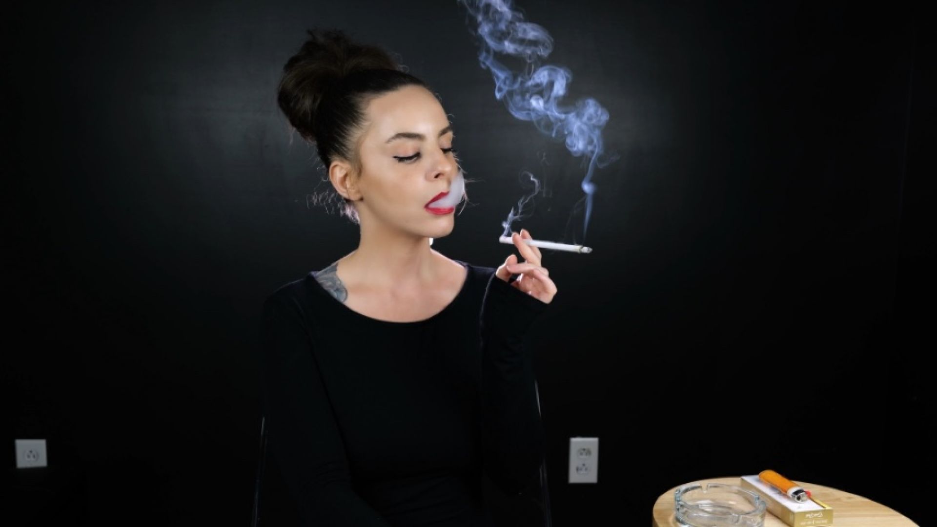 Dani Lynn Smoking VS120s