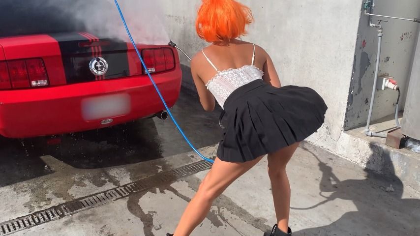 The sexitiest carwash ever ends with BJ