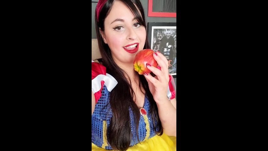 CHUBBY SNOW WHITE LOST HER VIRGIITY