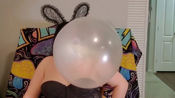 Bunnygirl and bouncy bubble blowing