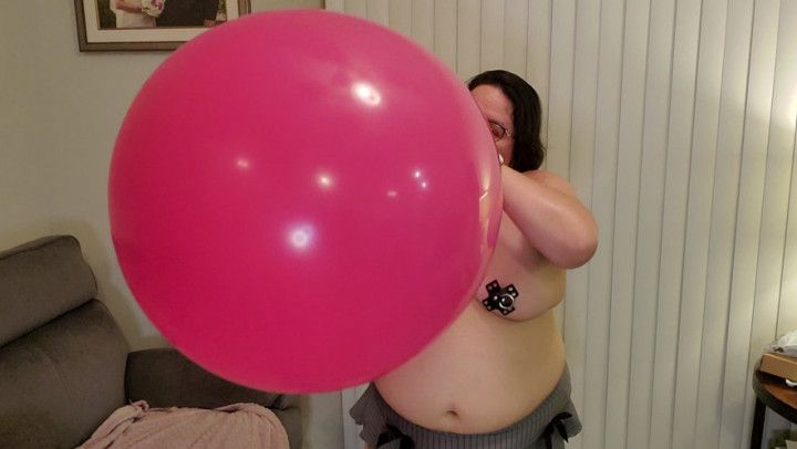 Inflating Chinese 36 Inch Balloon