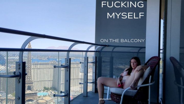 Hot Girl Masturbates on a Balcony in Vegas