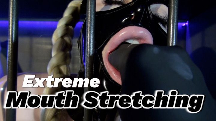 Extreme Mouth Stretching