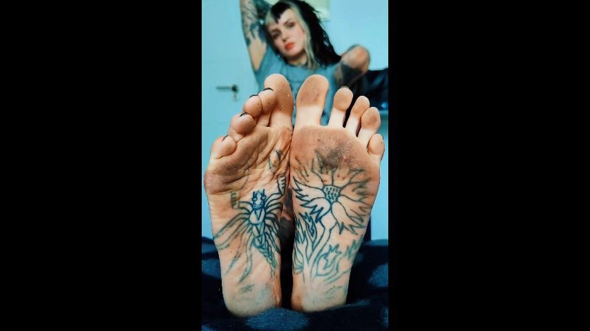 Dirty soles of Giantess Milky