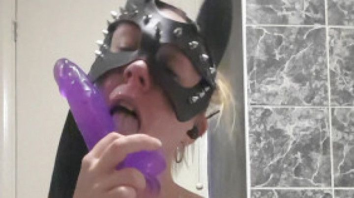 Deepthroat dildo, messy messy