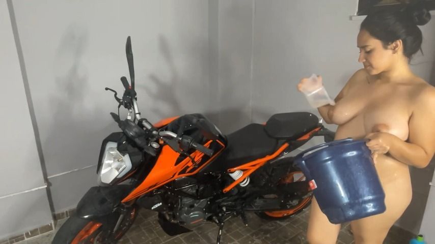 Washing my dirty motorcycle