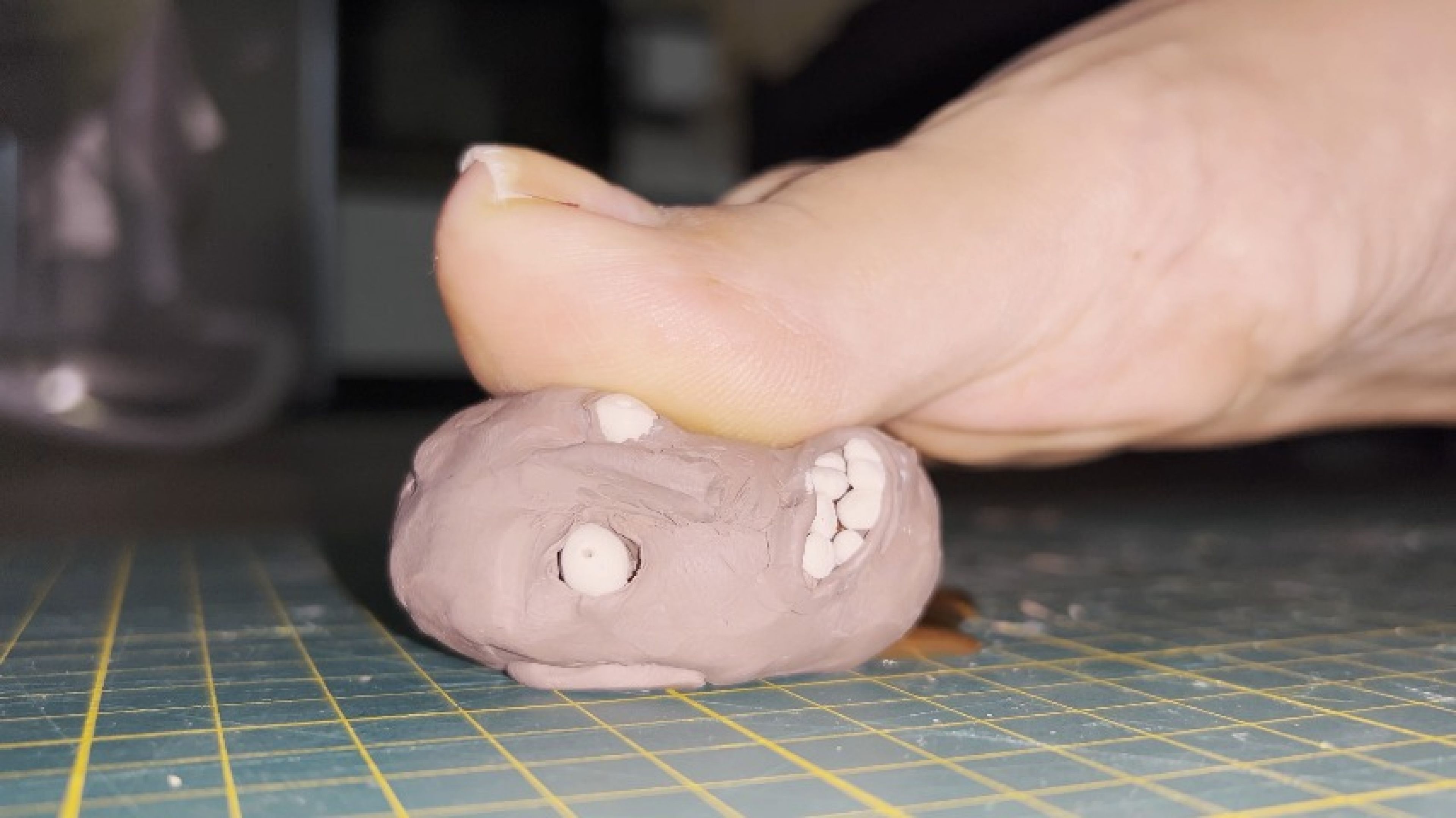 gianetess crush fetish filled clay head under big toe