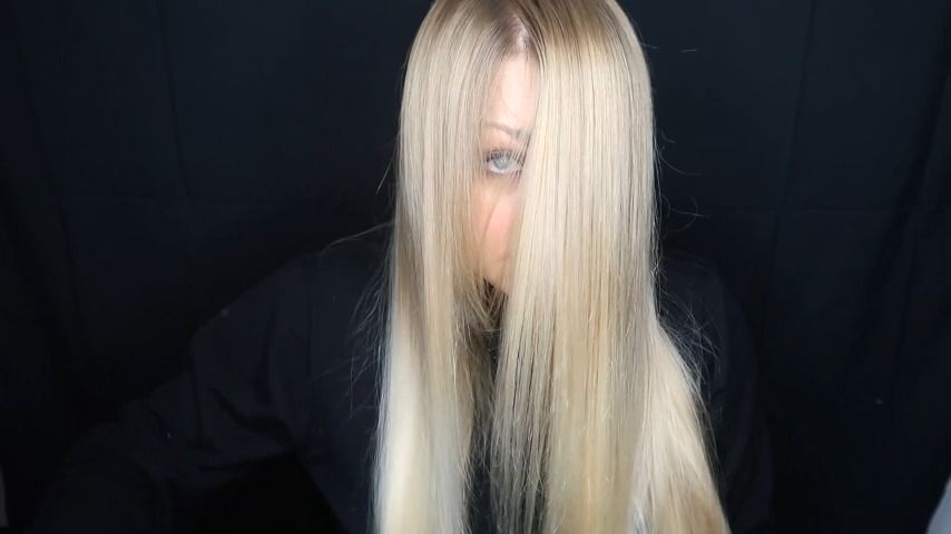 Passion for long blond hair