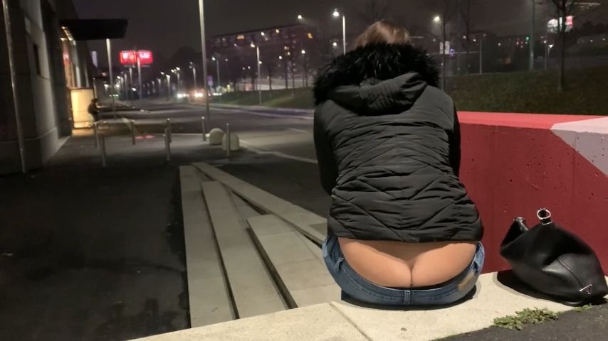 Public Buttcrack 1