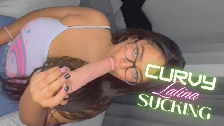 CURVY LATINA SUCKING