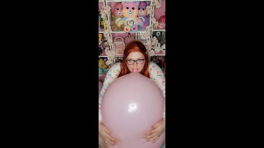 Nerdy Ginger Blows 24&quot; Balloon