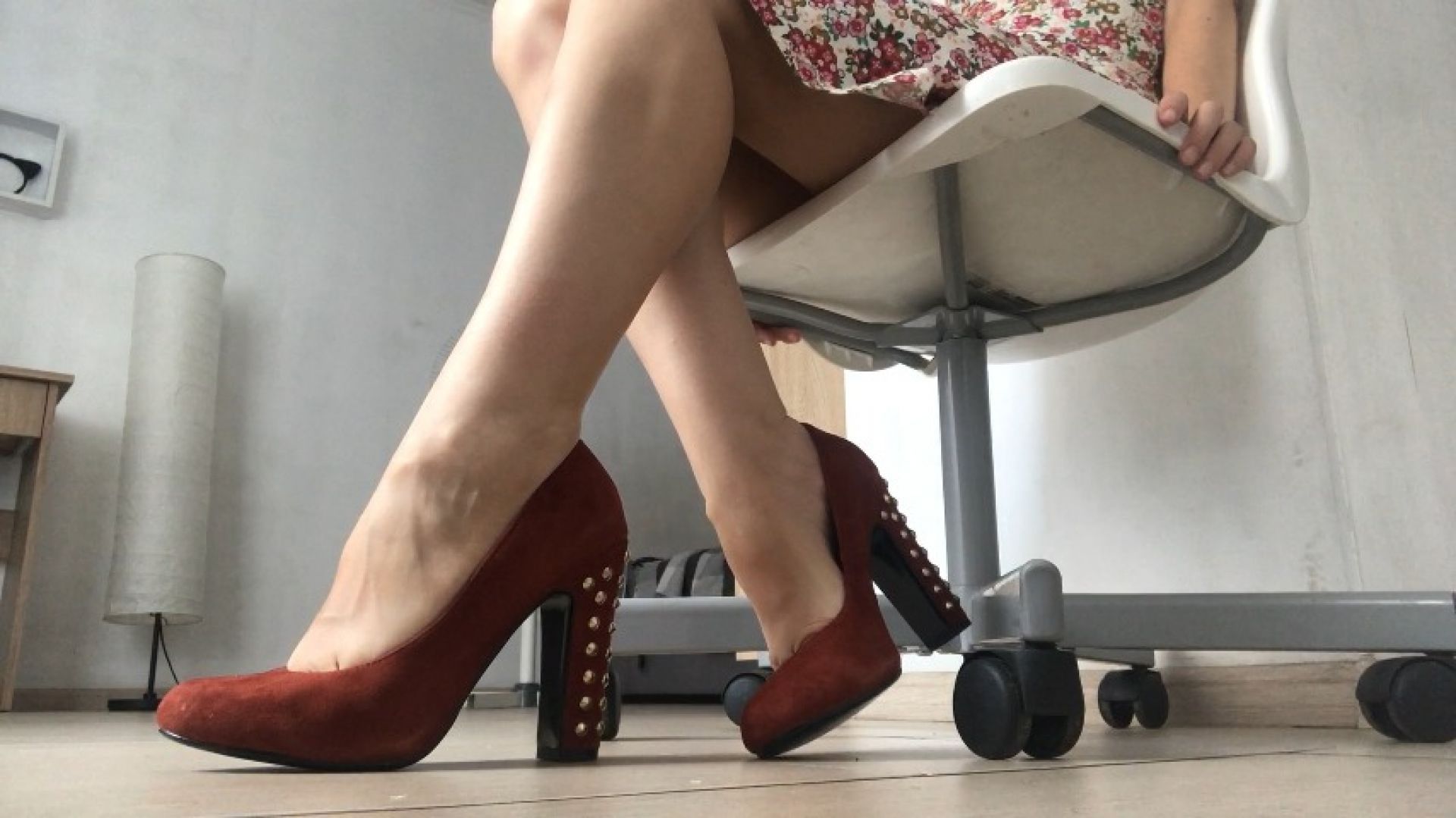 Dangling heels