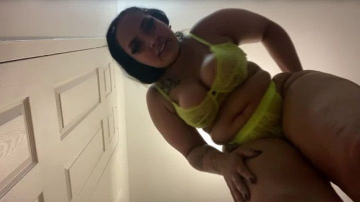 SEXY LATINA GIANTESS 2