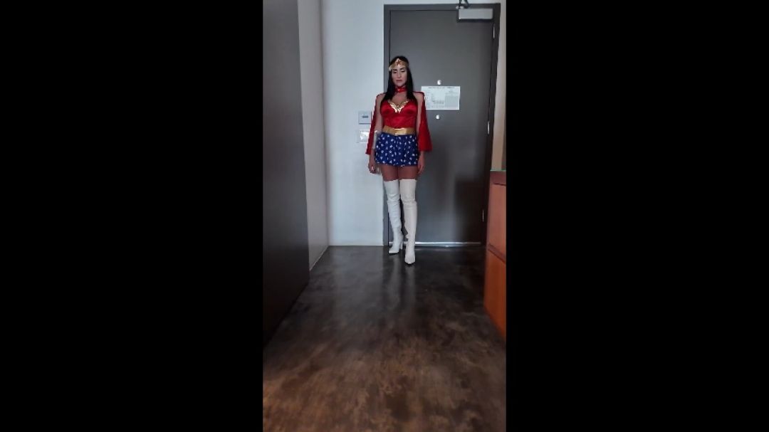 WONDER WOMAN HALLOWEEN COSPLAY BBC BREEDING