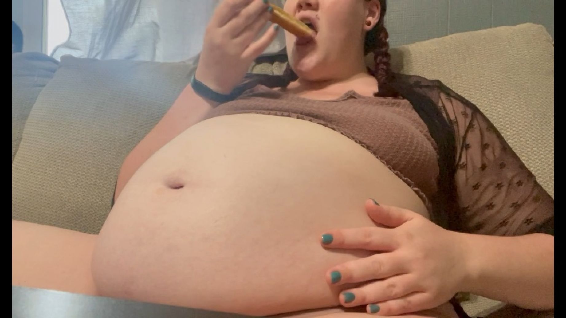 Pregnant BBW Eating