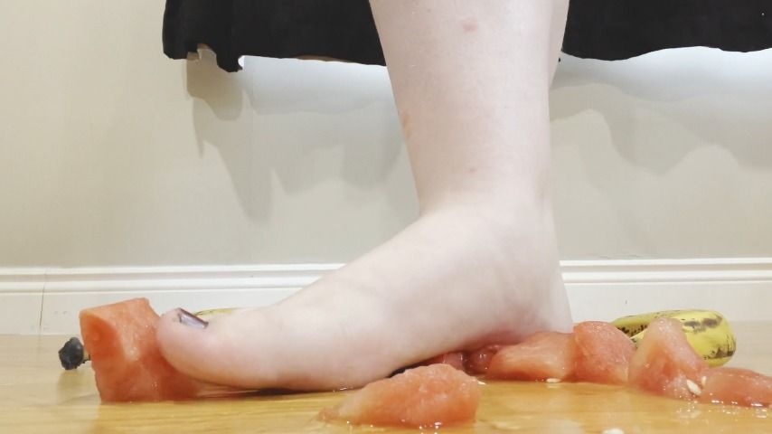 Giantess Steps on  Fruit