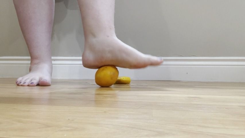 Barefoot Giantess Makes Orange Juice