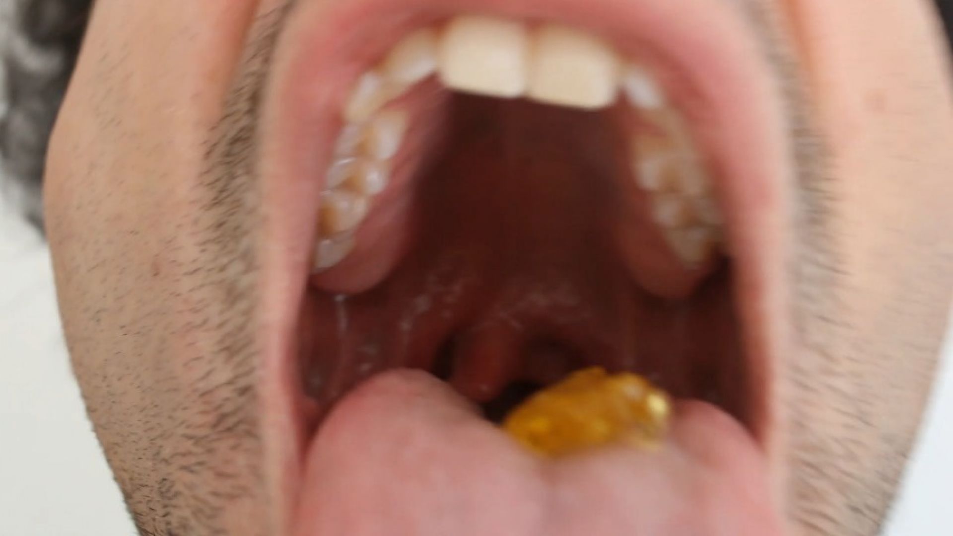 Open mouth gummy chewing