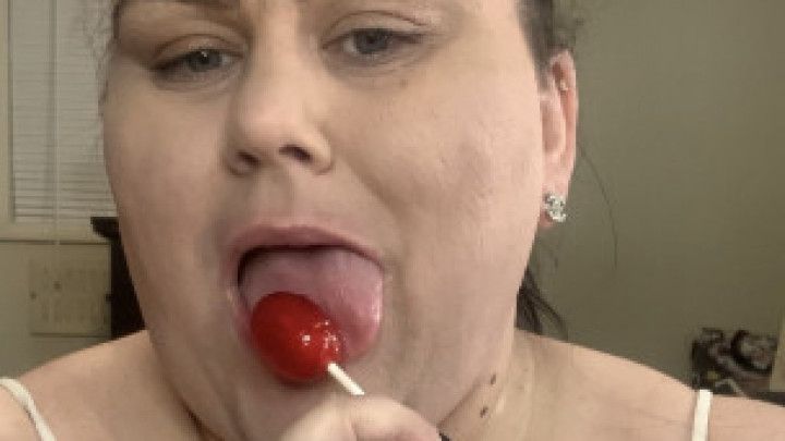 BBW Sucking Off Lollipop