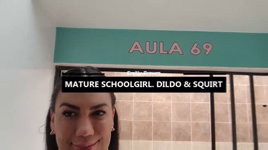 Mature School Girl. Dildo &amp; Squirt