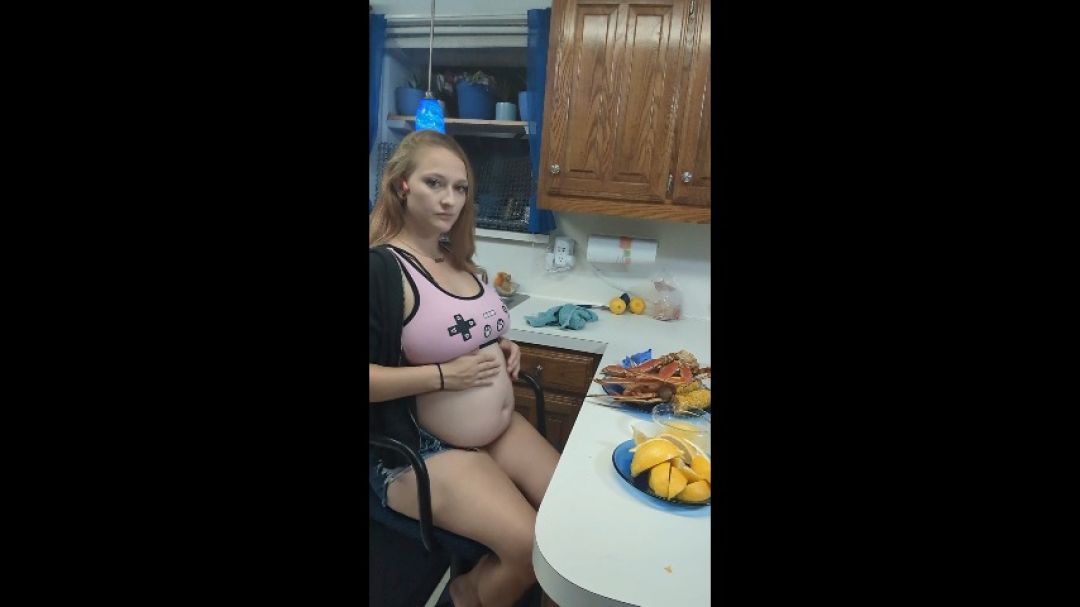 Stuffing a Seafood Boil at 24 Weeks Pregnant