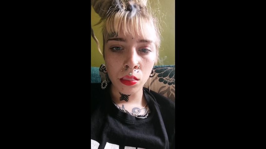 Alt domme smoking fetish red lipstick