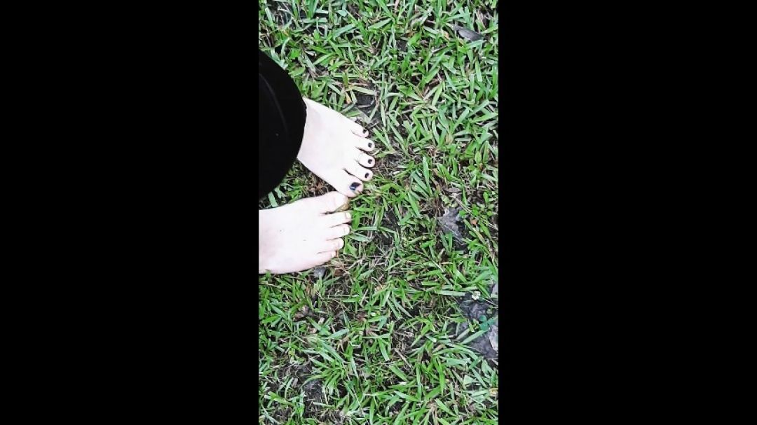 walking outside feet/rinse off