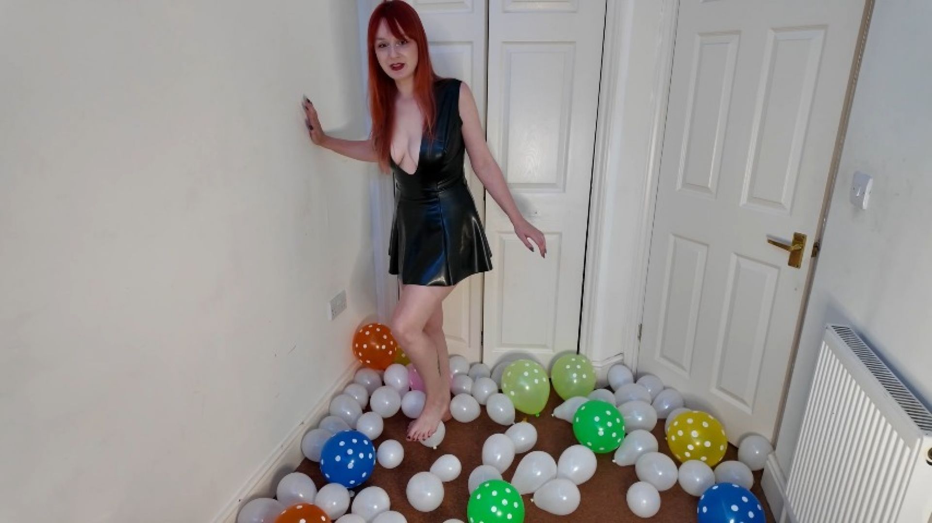 Princess Diss Popping balloons with long nails, ass, thighs