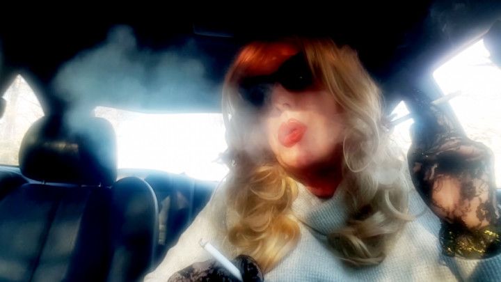 HOT MATURE SISSY SMOKING 2 VIRGINIA SLIMS INSIDE CAR