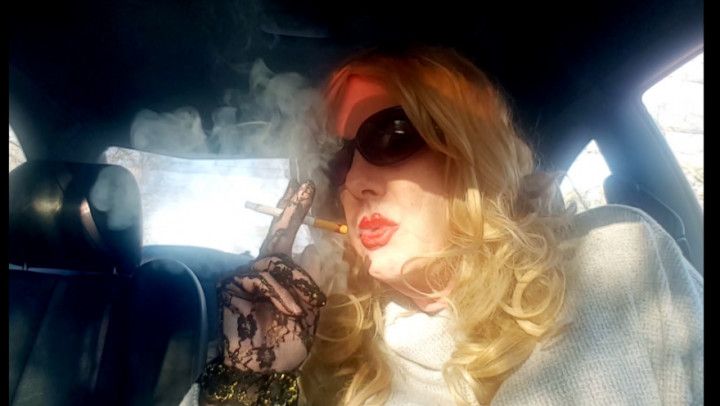 HOT MATURE TRANS BLONDE CAR SMOKING CORK 100 CIGARETTES