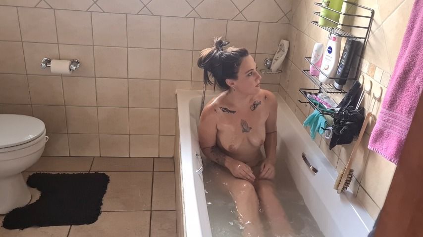 Tattooed slut taking relaxing warm bath