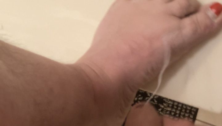 Cumming on my painted toes