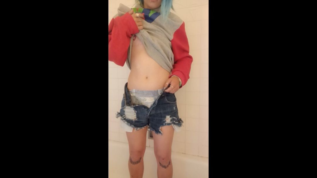 ABDL in oversize hoodie floods leaky diaper in jean shorts