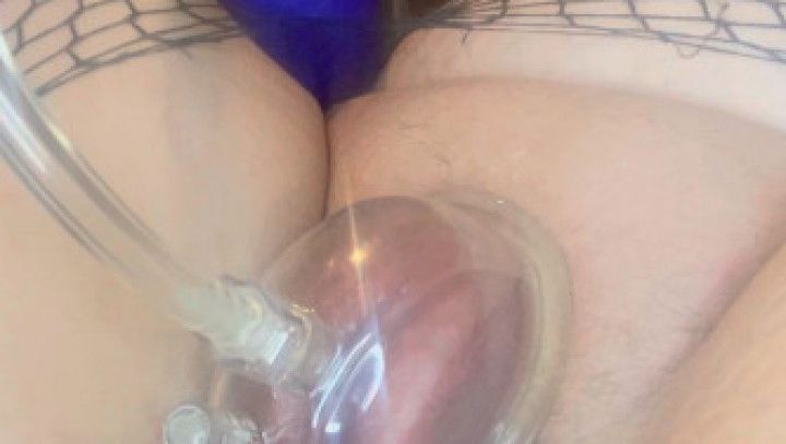 Pumping my pussy until its fat and juicy