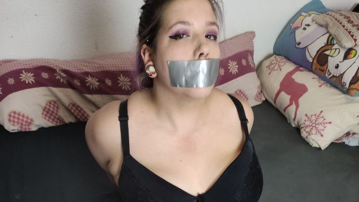 Roleplay] Ducttaped by a feeder
